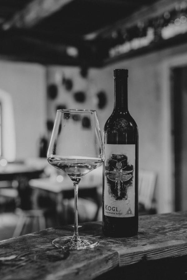Weingut Koegl Acomodação com café da manhã Ratsch an der Weinstraße Exterior foto