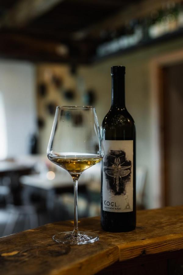 Weingut Koegl Acomodação com café da manhã Ratsch an der Weinstraße Exterior foto
