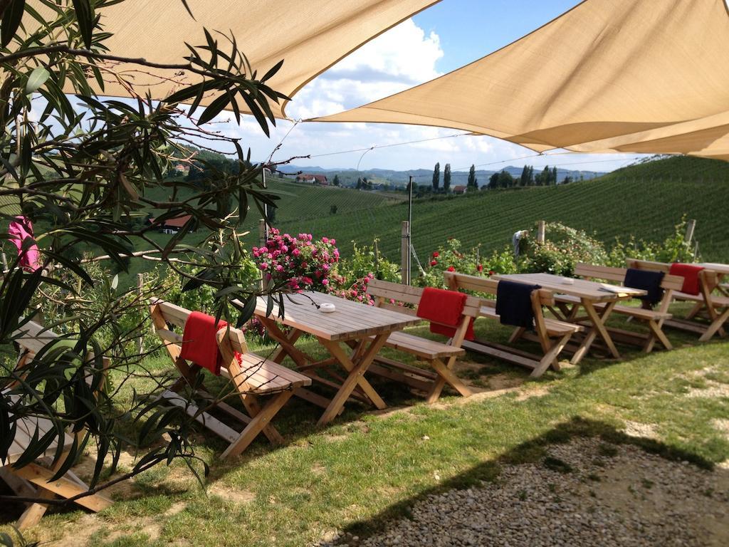 Weingut Koegl Acomodação com café da manhã Ratsch an der Weinstraße Exterior foto